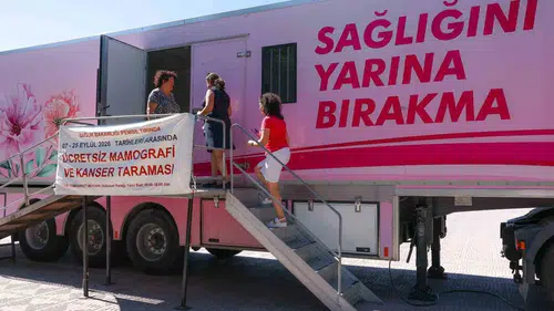 Aliağa’da sağlık seferberliği: Pembe Prenses kapınıza kadar geldi