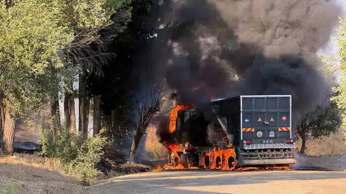 Dalaman yolunda alevli kabus: Belediye aracı hurdaya döndü