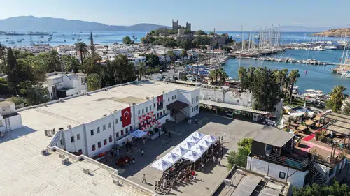 Bodrum’da ders zili heyecanı: Minikler okul yolunda
