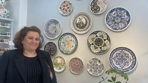 Alaşehir’in bereketli toprakları çini sanatıyla yeniden hayat buluyor