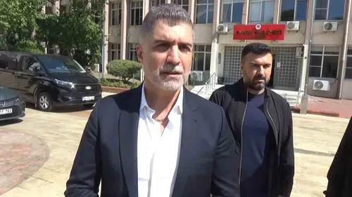 Özcan Deniz'den kardeşine adliye önünde tam destek: Bu dava tamamen haksız
