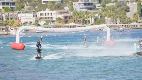 Gündoğan’da motor sesleri dalgalara karıştı: Adrenalin tutkunları Bodrum’da buluştu
