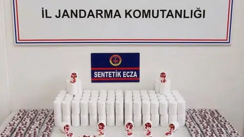 Manisa'da zehir tacirlerine jandarma darbesi: Binlerce hap ele geçirildi