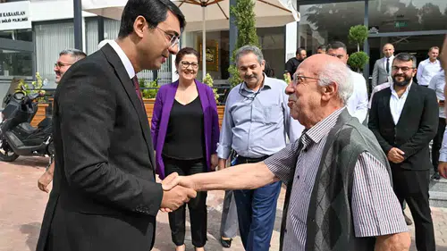 Uşak’ta mahallelerin nabzı kahvaltı masasında tutuldu: Vali Kartal muhtarları dinledi