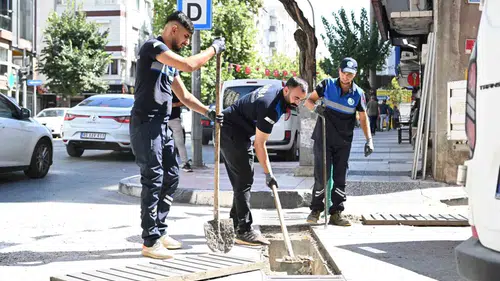 Manisa'da yağış mesaisi: Izgaralar kışa hazırlanıyor