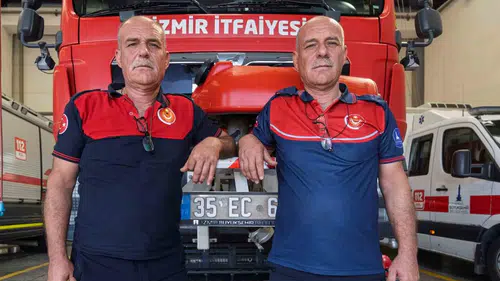 İzmir'in ikiz itfaiyecileri: 33 yıllık hayat arkadaşlığı