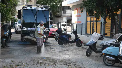 Kuşadası sokaklarında bahar temizliği: Ekipler sahaya indi