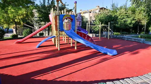 Manisa’da parklar yenileniyor: Çocuklar için daha güvenli oyun alanları