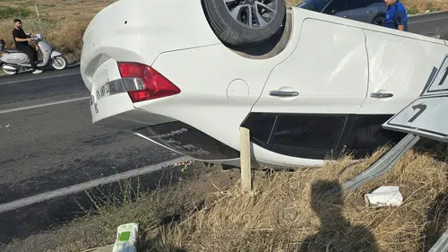 Denizli yolunda korkutan kaza: Otomobil takla attı