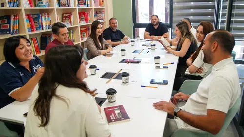 Aliağa'da edebiyat rüzgarı: Satır Arası Kitap Kulübü okurları bir araya getiriyor