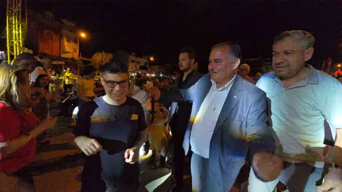 Beyağaç’ta festivalin yıldızı özel çocuklar oldu: Başkan Pütün sahnede onlara eşlik etti