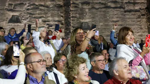 Bodrum'un Paşası'na 30. yıl vefası: Sanat Güneşi şarkılarla yad edildi
