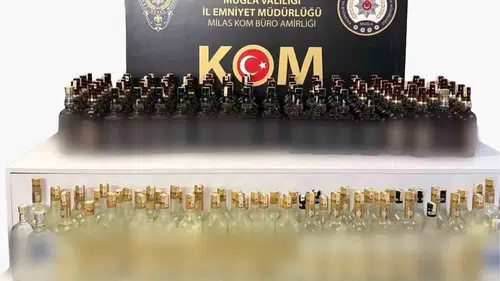 Milas trafiğinde kaçak içki operasyonu: Şüpheli araçtan cephanelik çıktı