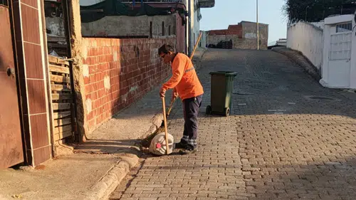 Efeler'de temizlik seferberliği: Sokaklar pırıl pırıl oldu
