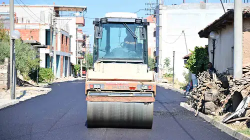 Ahmetli’nin yolları modern standartlara kavuşuyor: 4 bin ton asfaltla ulaşım konforu artıyor