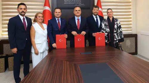 Fethiye’de eğitime hayırsever eli: Modern okul binası için imzalar atıldı