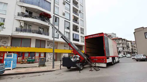 Denizli'de taşınma telaşı yaşayan ailelere belediyeden can suyu