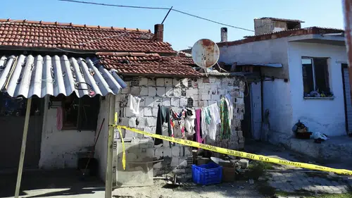 Akhisar’da aile faciası: Tartışma kanlı bitti, üç çocuk annesi hayata veda etti