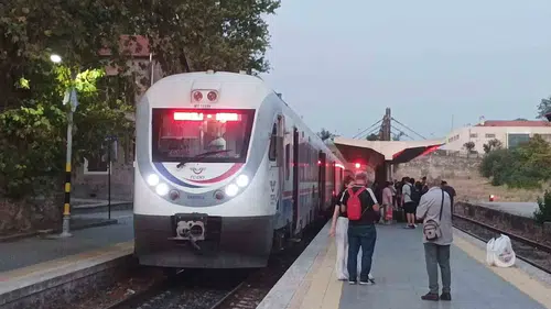 Tren yolcularının kabus dolu saatleri: Motor arızası planları altüst etti