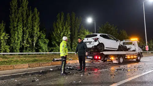 Afyonkarahisar’da trafik kazası: İl Başkanı Mısırlıoğlu ve oğlu yaralandı