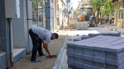 Efeler'de ulaşım konforu için düğmeye basıldı: Sokaklar yenileniyor
