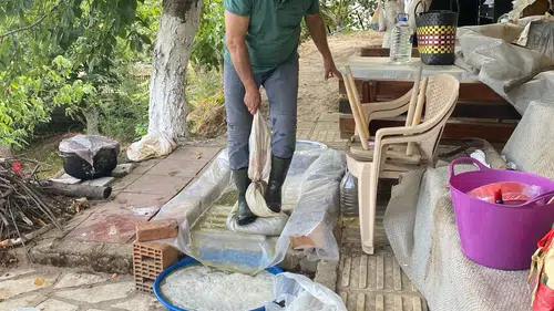 Fabrika üretimine inat asırlık gelenek: Karacasu’da pekmez mesaisi başladı