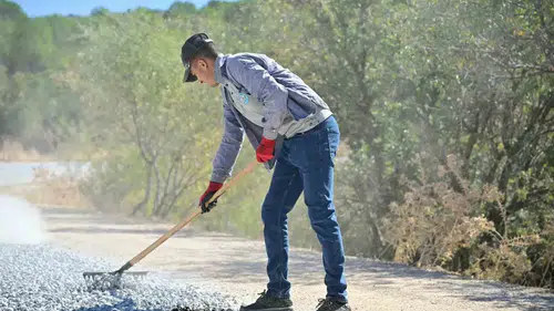 Manisa'da 10 mahallenin kaderi değişti: Yarım asırlık yol çilesi asfaltla bitti