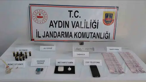 Kuşadası’nda zehir tacirlerine jandarma darbesi: Cephanelik gibi evden uyuşturucu çıktı