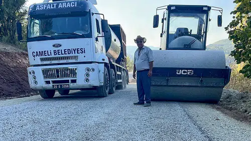 Çameli’de ulaşım seferberliği: Emecik’in yolları yenilendi