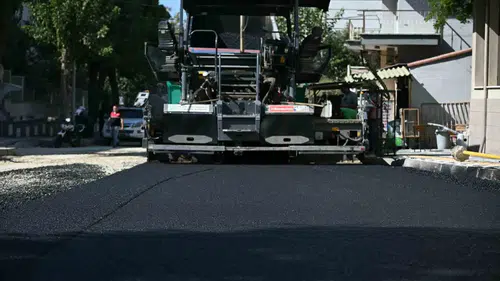 Salihli’de Çiçek Caddesi’ne konforlu ulaşım için 3 bin ton asfalt