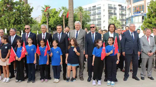 Denizli’de ders zili çelenk töreniyle çaldı: Yeni eğitim yılına görkemli başlangıç