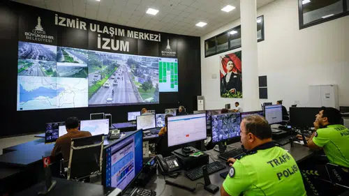 İzmir trafiğinde okul alarmı: İZUM 24 saat devrede