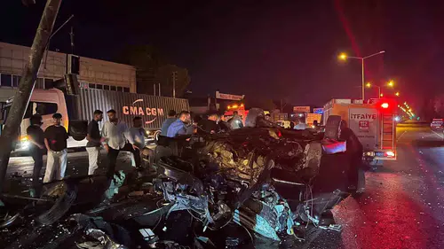Nazilli'de korkunç kaza: Otomobil ikiye bölündü, 4 kişi hastanelik oldu