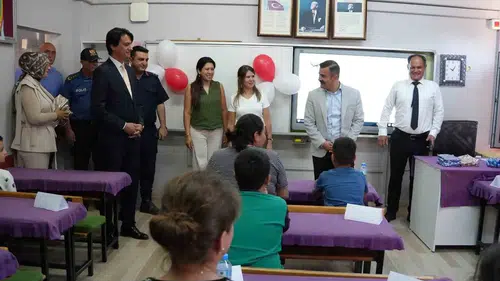Köyceğiz'de ilk ders zili heyecanı: Minikler okula aileleriyle adım attı