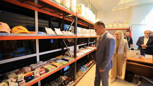 Muğla’da hastanede şefkat köprüsü: İhtiyaç sahibi minikler için özel mağaza açıldı