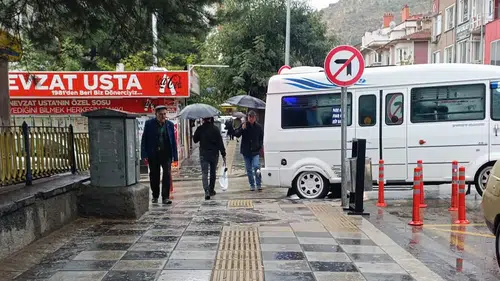 Afyonkarahisar'da mevsim geçişi sert hissediliyor: Termometreler çakıldı