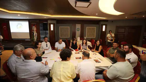 Manisa'da üzümün geleceği masaya yatırıldı: Hedef yüksek katma değer