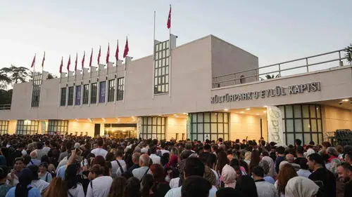 İzmir’in efsanevi buluşması başlıyor: Kültürpark’ta sanat ve eğlence rüzgarı esecek
