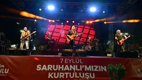 Saruhanlı’da 104. yıl gururu: Yüksek Sadakat ile unutulmaz gece