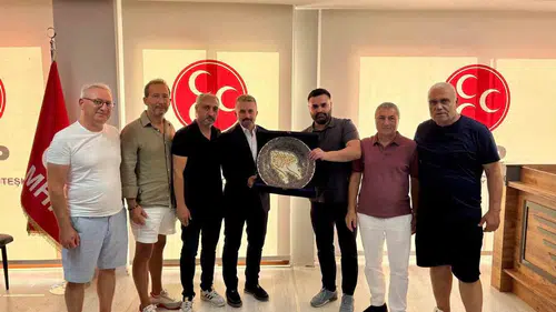 Kuşadası esnafından MHP’ye ziyaret: Turizm ve ticaret masaya yatırıldı