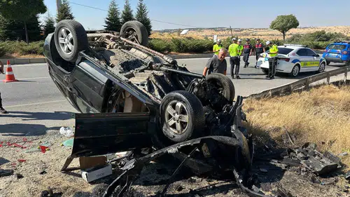 Uşak’ta korkutan kaza: Direksiyon hakimiyetini kaybeden sürücü yaşam mücadelesi veriyor