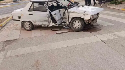 Afyonkarahisar yolunda korkutan çarpışma: 3 yaralı