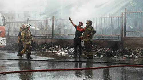 Buca’da Alevlere 30 Dakikalık Müdahale: 4 Kişilik Aile Son Anda Kurtarıldı
