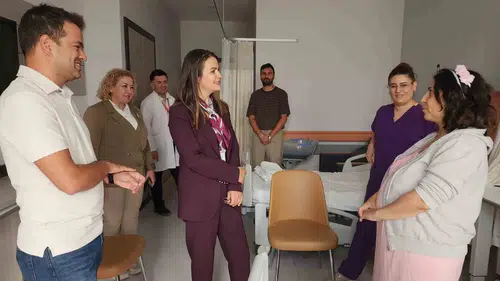 Aydın Şehir Hastanesi’nde şefkatli denetim: Başhekimden servise moral ziyareti