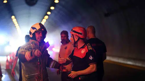 İzmir trafiğinde korku dolu anlar: Tünelde alevler yükseldi