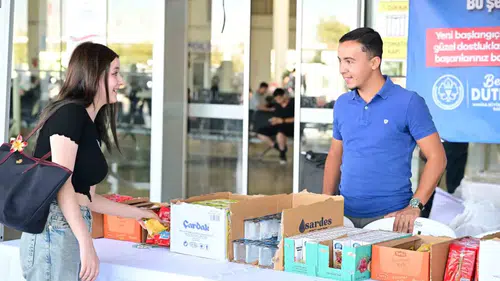 Manisa'da üniversitelilere sıcak karşılama: Şehirde ilk günlerinde yalnız değiller