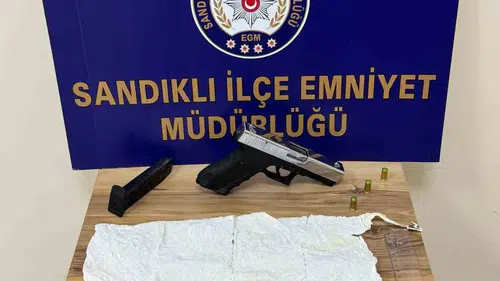 Sandıklı'da zehir tacirlerine ağır darbe: 900 içimlik uyuşturucu ele geçirildi