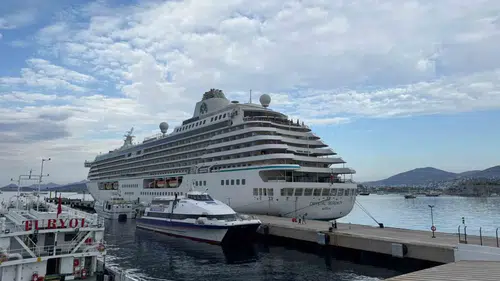 Bodrum limanında dev hareketlilik: 693 misafirle geldi
