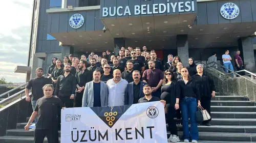 Buca'da emekçinin isyanı: 7 aydır maaş alamayan işçiler belediye kapısında