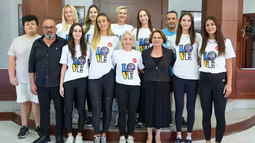 Didim’in voleybol rotası şampiyonluğa çevrildi: İddialı imza töreni